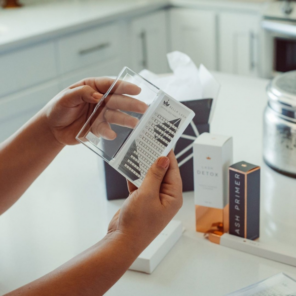 Тренд наращивания ресниц: &laquo;мокрый&raquo; эффект (уже хотим попробовать)