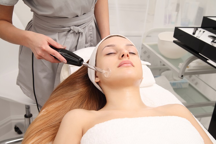 Безинъекционная лазерная биоревитализация: все за и против