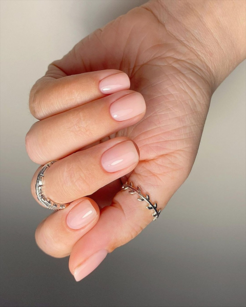 Универсальный цвет лака для ногтей, который будет в тренде весной-летом 2021