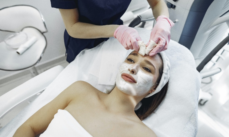 Чем отличается профессиональная косметика от обычной