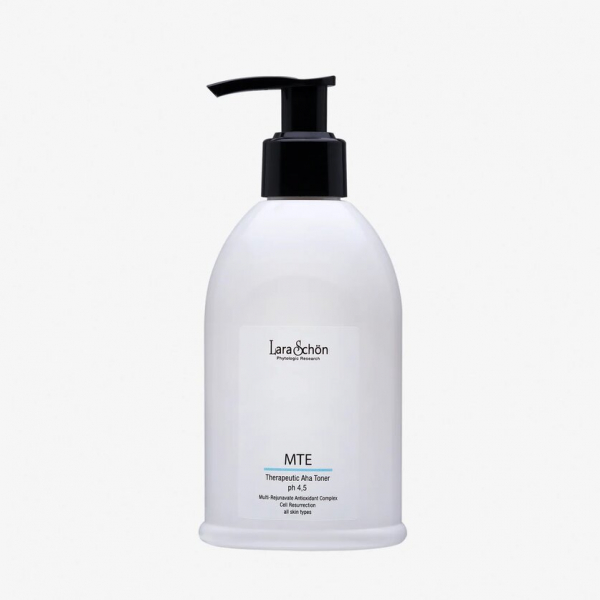 Летняя косметичка: 8 самых необходимых средств