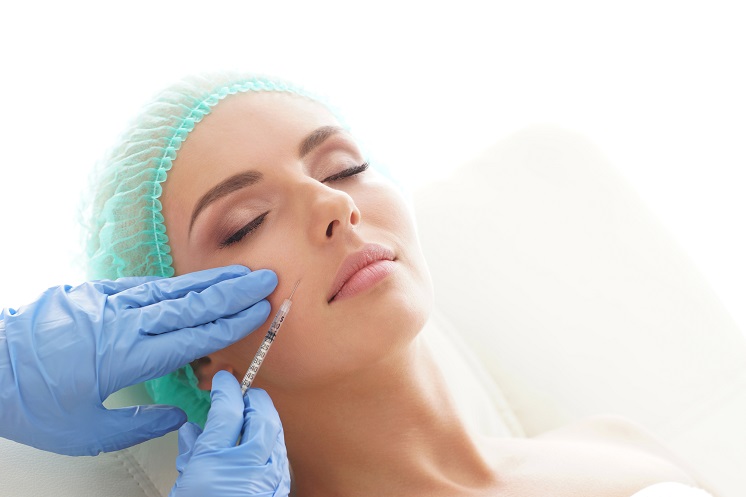 Плазмолифтинг лица: преимущества и опасности проведения процедуры