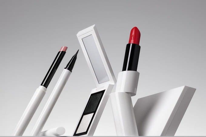 Пополняемые упаковки и этичные средства: какой получилась первая коллекция косметики Zara