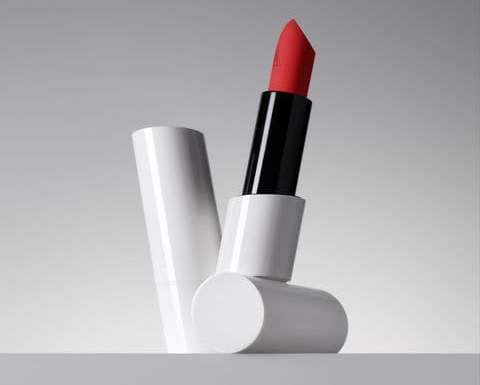 Пополняемые упаковки и этичные средства: какой получилась первая коллекция косметики Zara