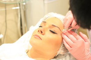 Популярные и эффективные косметические процедуры для лица