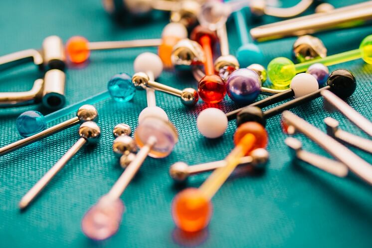 Серьга в пупок особенности и виды