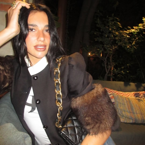 Звездный маникюр Дуа Липы – самый стильный тренд сезона